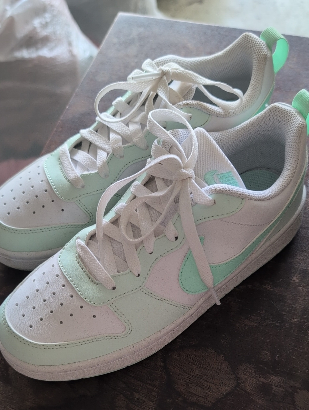 like new mint green nike shoes